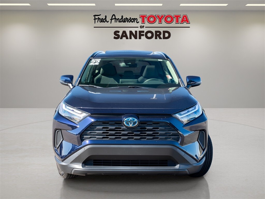 2022 Toyota RAV4 Hybrid XLE photo 2