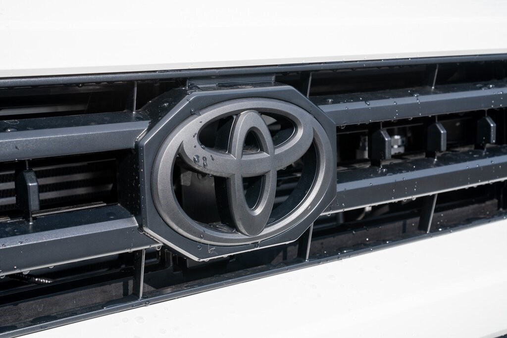 2025 Toyota 4Runner SR5 photo 3