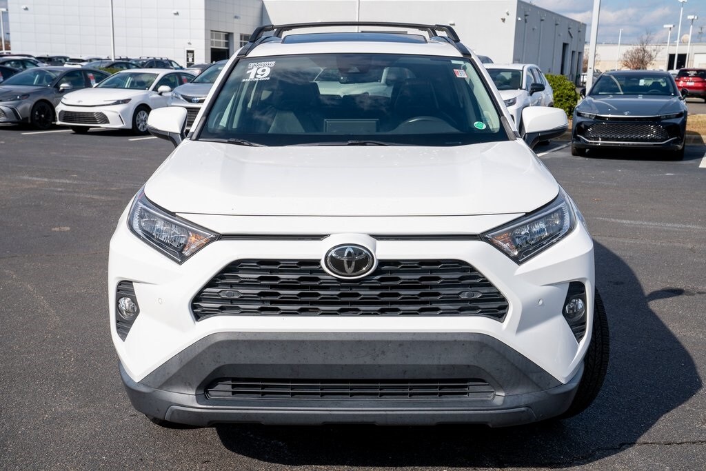 2019 Toyota RAV4 XLE Premium photo 2
