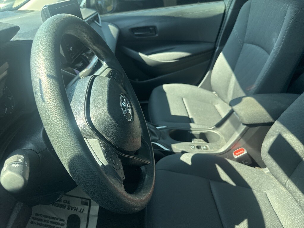 2025 Toyota Corolla LE photo 4
