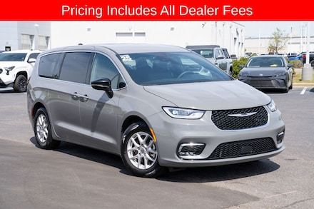 2025 Chrysler Pacifica Select Van Passenger Van