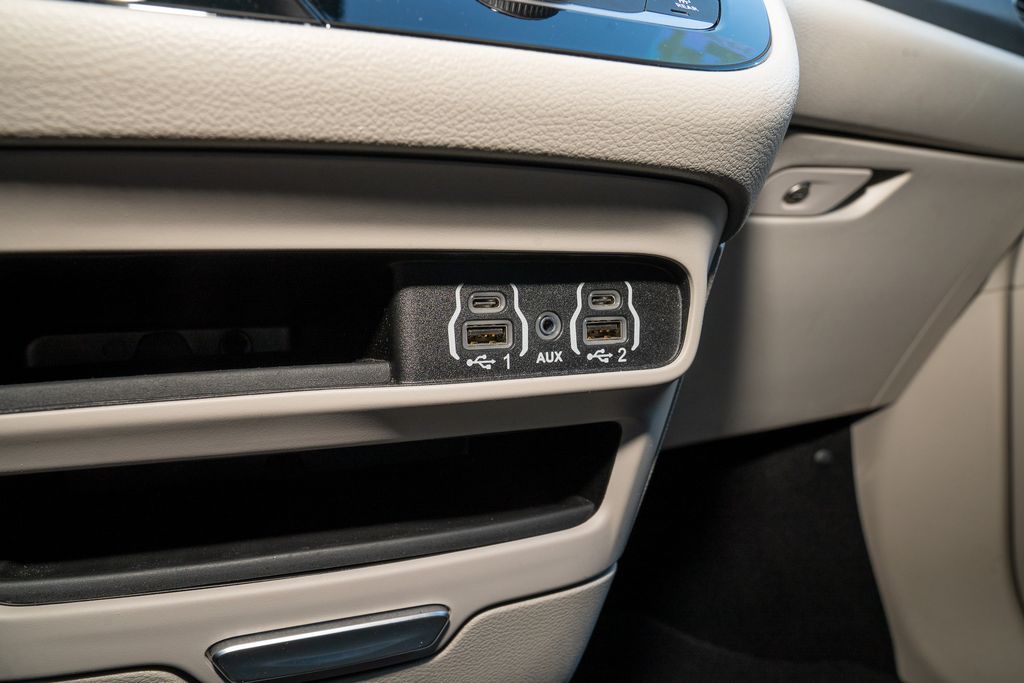 2024 Chrysler Pacifica Touring L - Photo 17