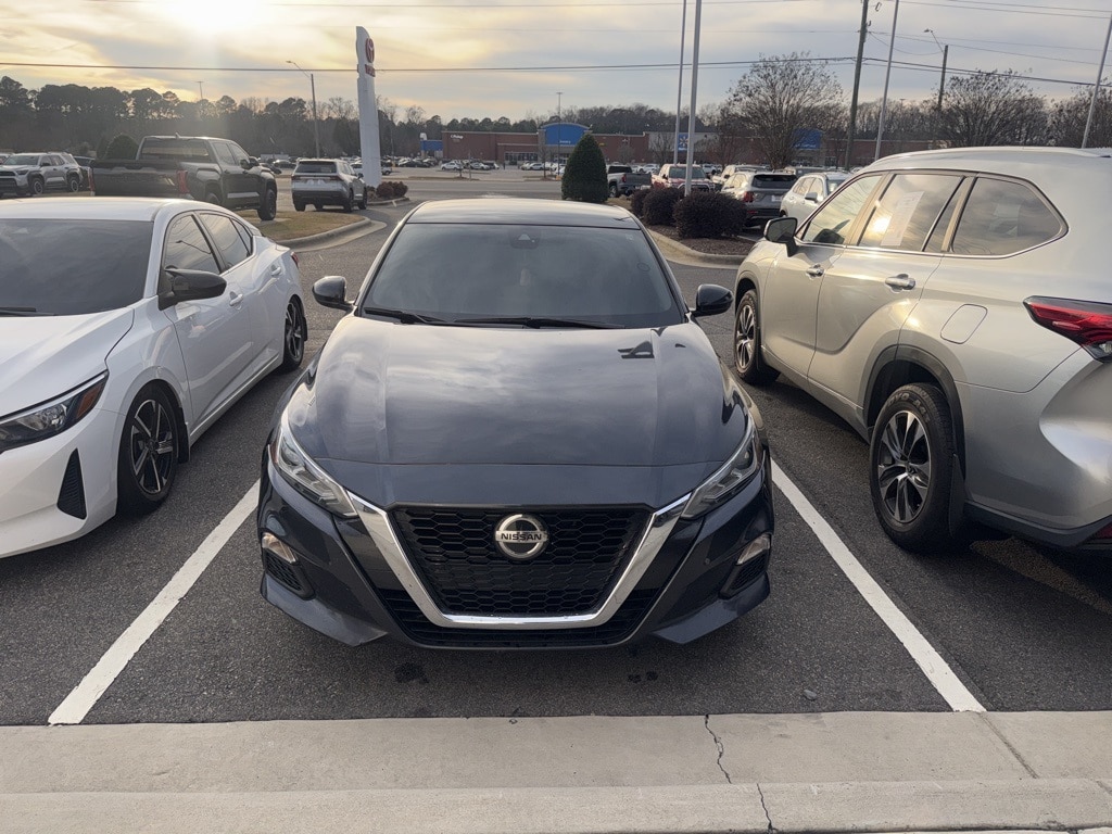 Used 2022 Nissan Altima 2.5 SV Sedan