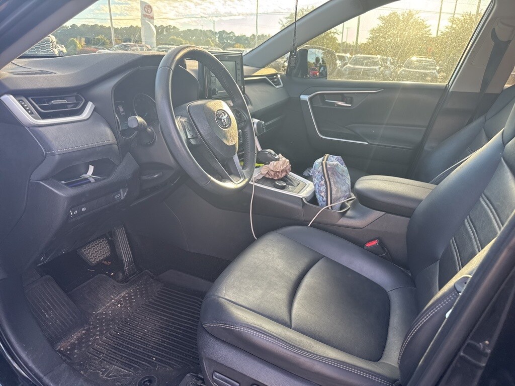 2022 Toyota RAV4 Hybrid XLE Premium photo 4