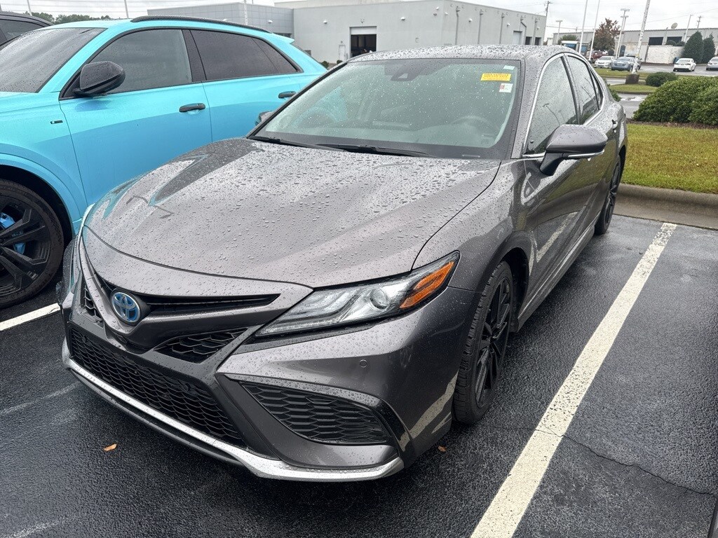 2022 Toyota Camry Hybrid XSE photo 3