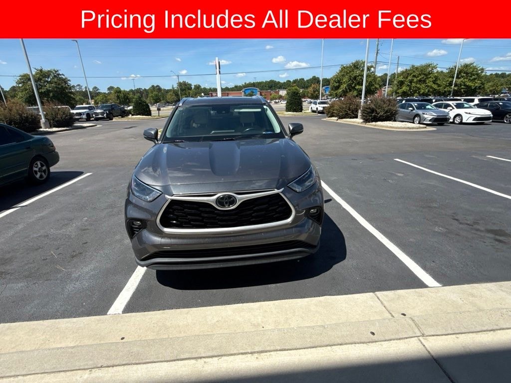 Used 2021 Toyota Highlander XLE SUV