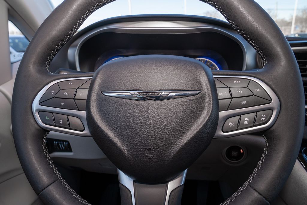 2024 Chrysler Pacifica Touring L - Photo 18