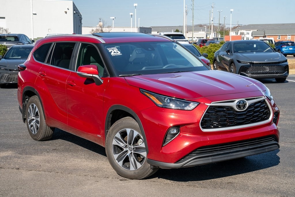 2025 Toyota Highlander Hybrid SUV 