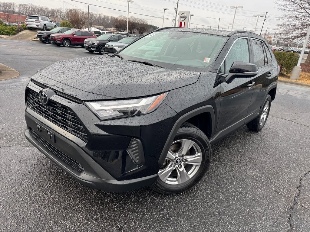 2023 Toyota RAV4 XLE's photo