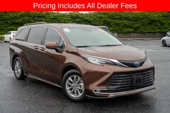 2022 Toyota Sienna XLE Van Passenger Van