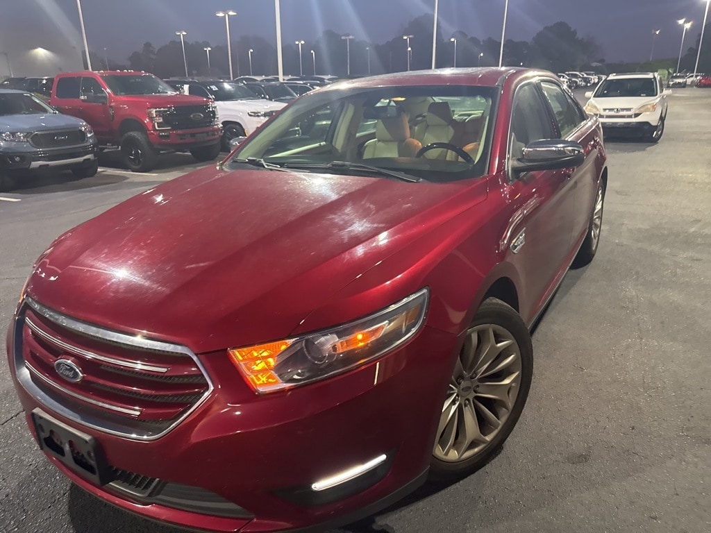 2016 Ford Taurus Limited's photo