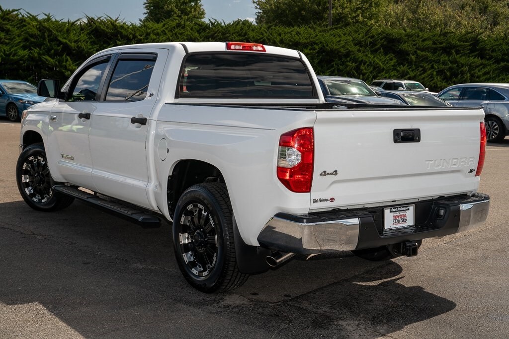 2017 Toyota Tundra CrewMax photo 3