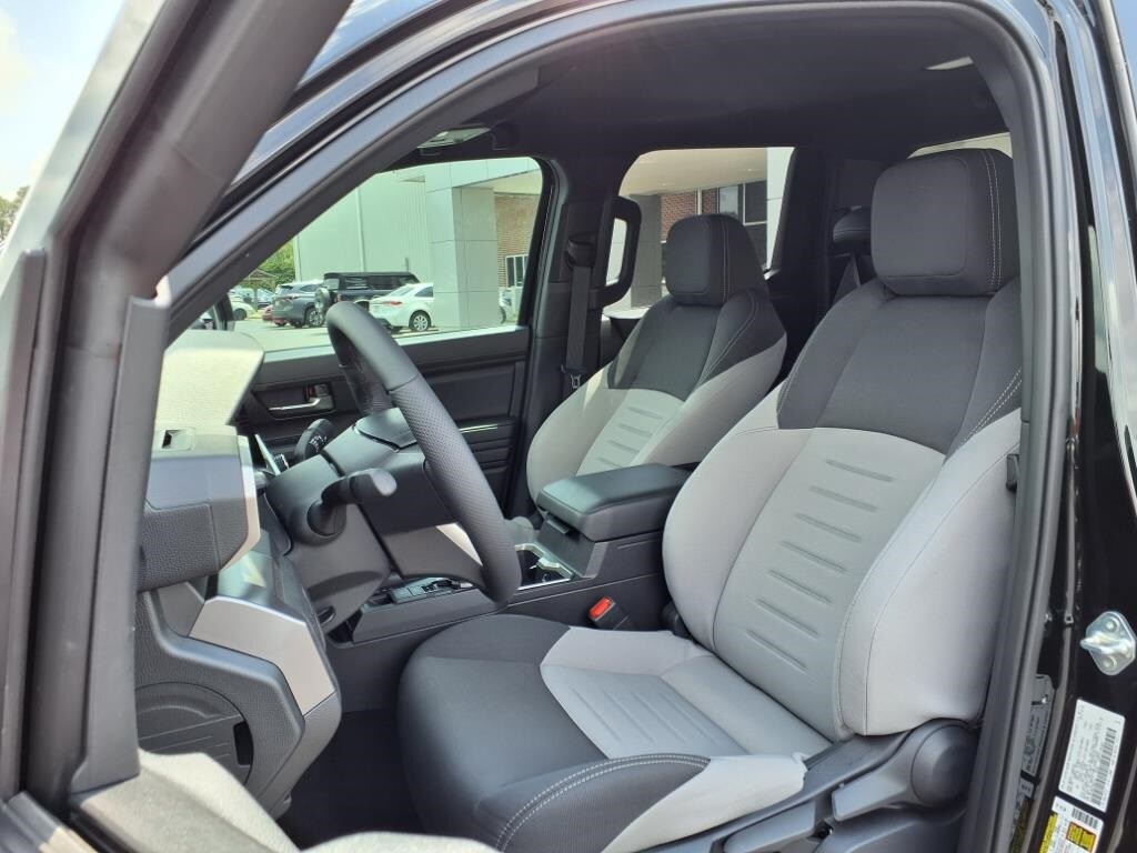 2025 Toyota Tacoma TRD Sport photo 3