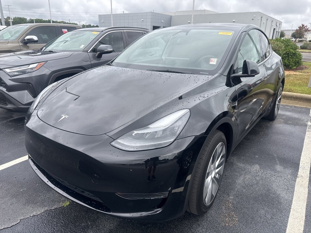 2024 Tesla Model Y Standard Range photo 3