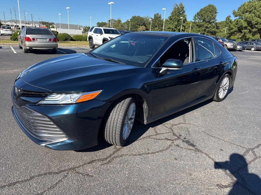 2018 Toyota Camry XLE photo 3
