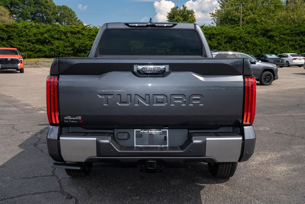 2025 Toyota Tundra Limited CrewMax photo 4