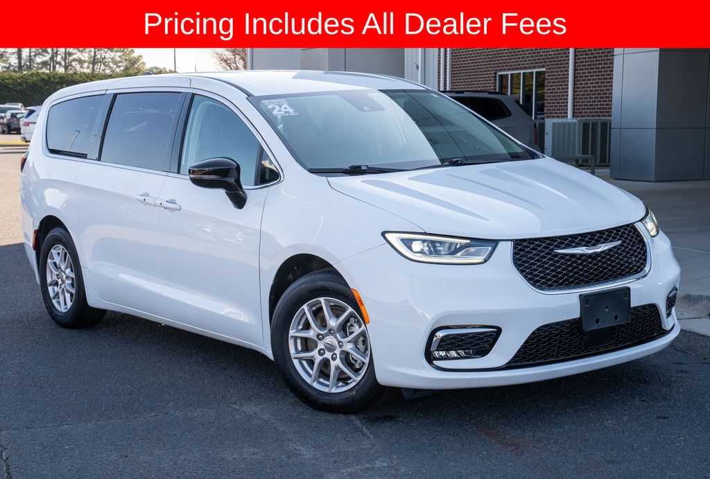 2024 Chrysler Pacifica Touring L's photo