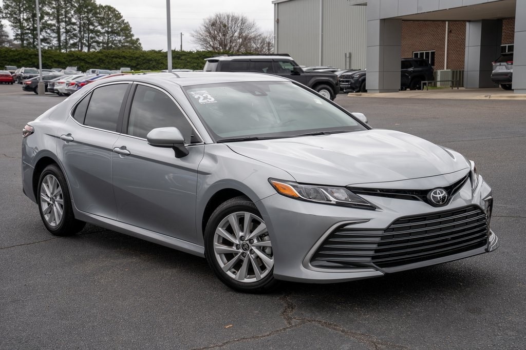 2023 Toyota Camry LE's photo