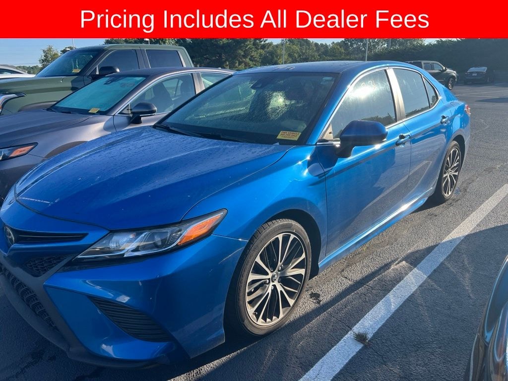 Used 2019 Toyota Camry SE Sedan