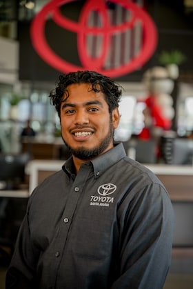 Staff member Juan Isidra from ID_389cf0c385f2