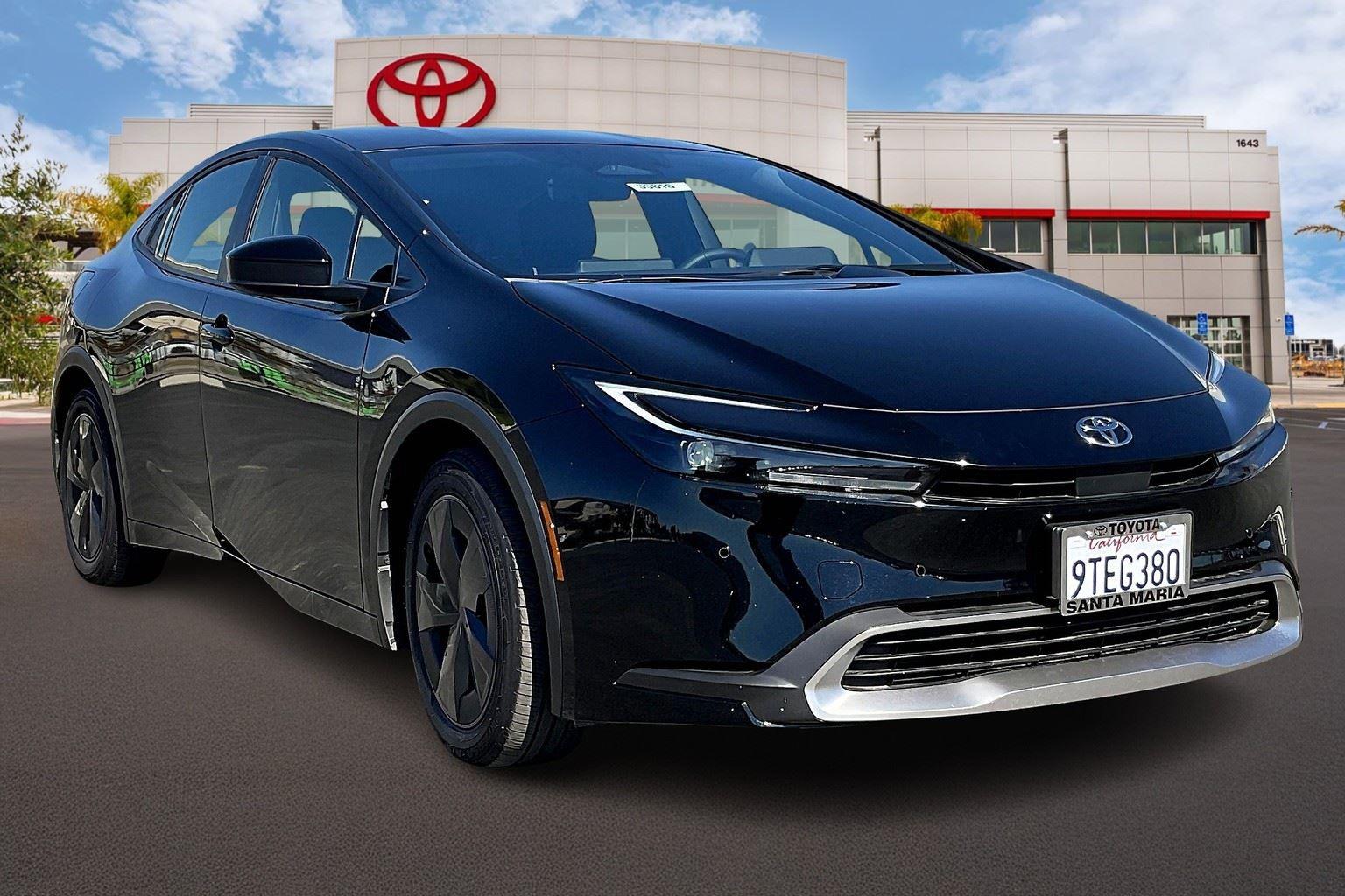 2025 Toyota Prius SE's photo