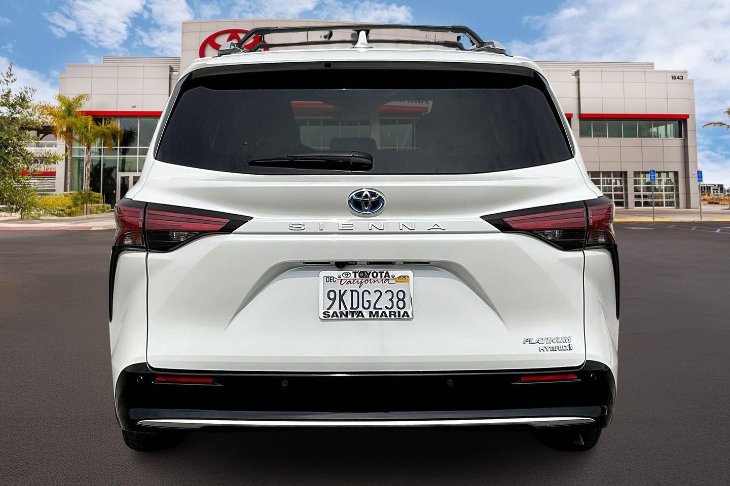 2024 Toyota Sienna Platinum photo 4