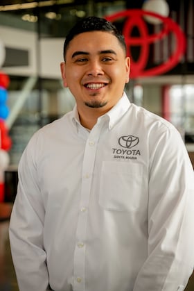 Staff member Raymond Pascual from ID_87227e1a1399