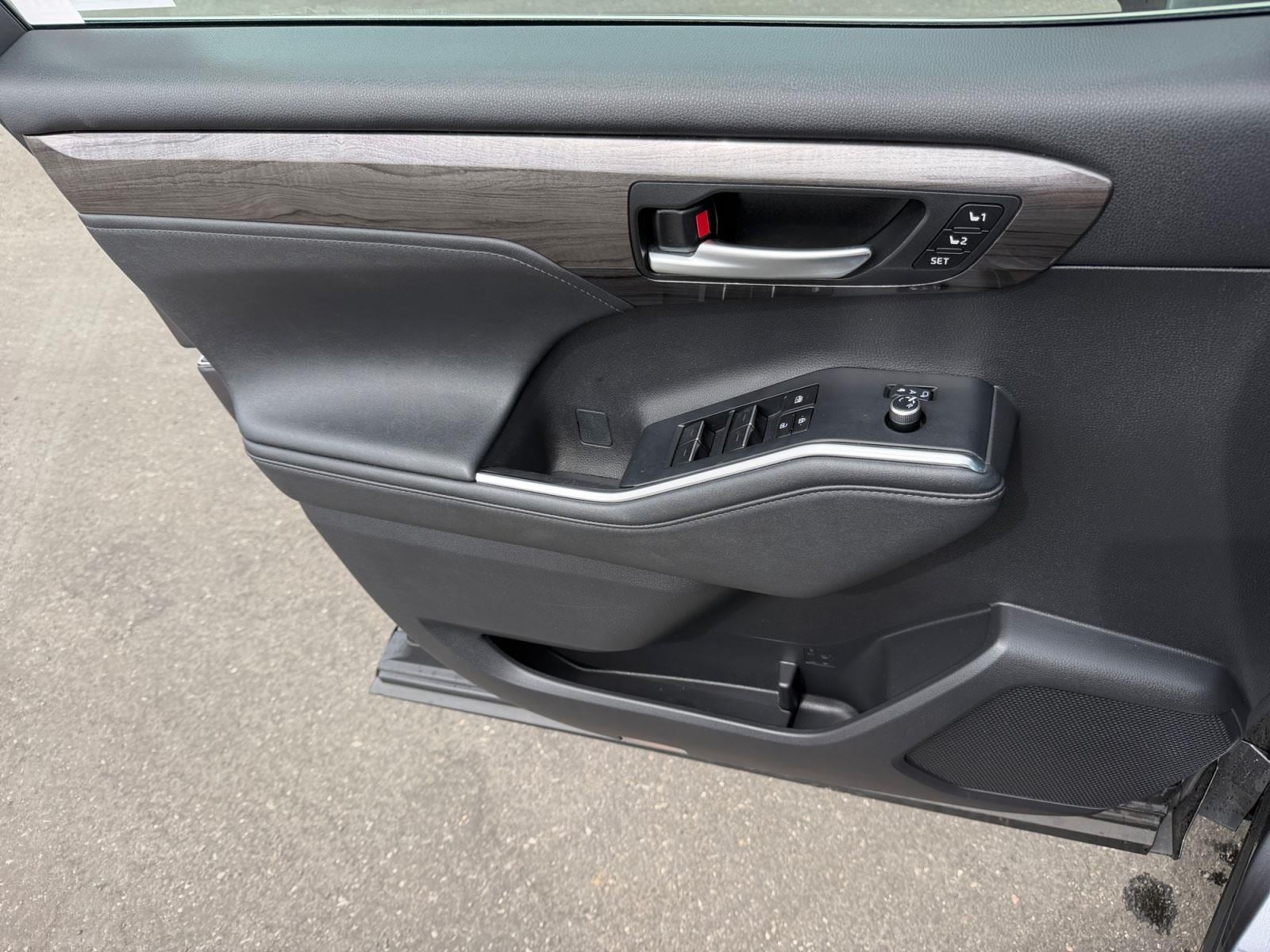 2024 Toyota Highlander Platinum - Photo 23