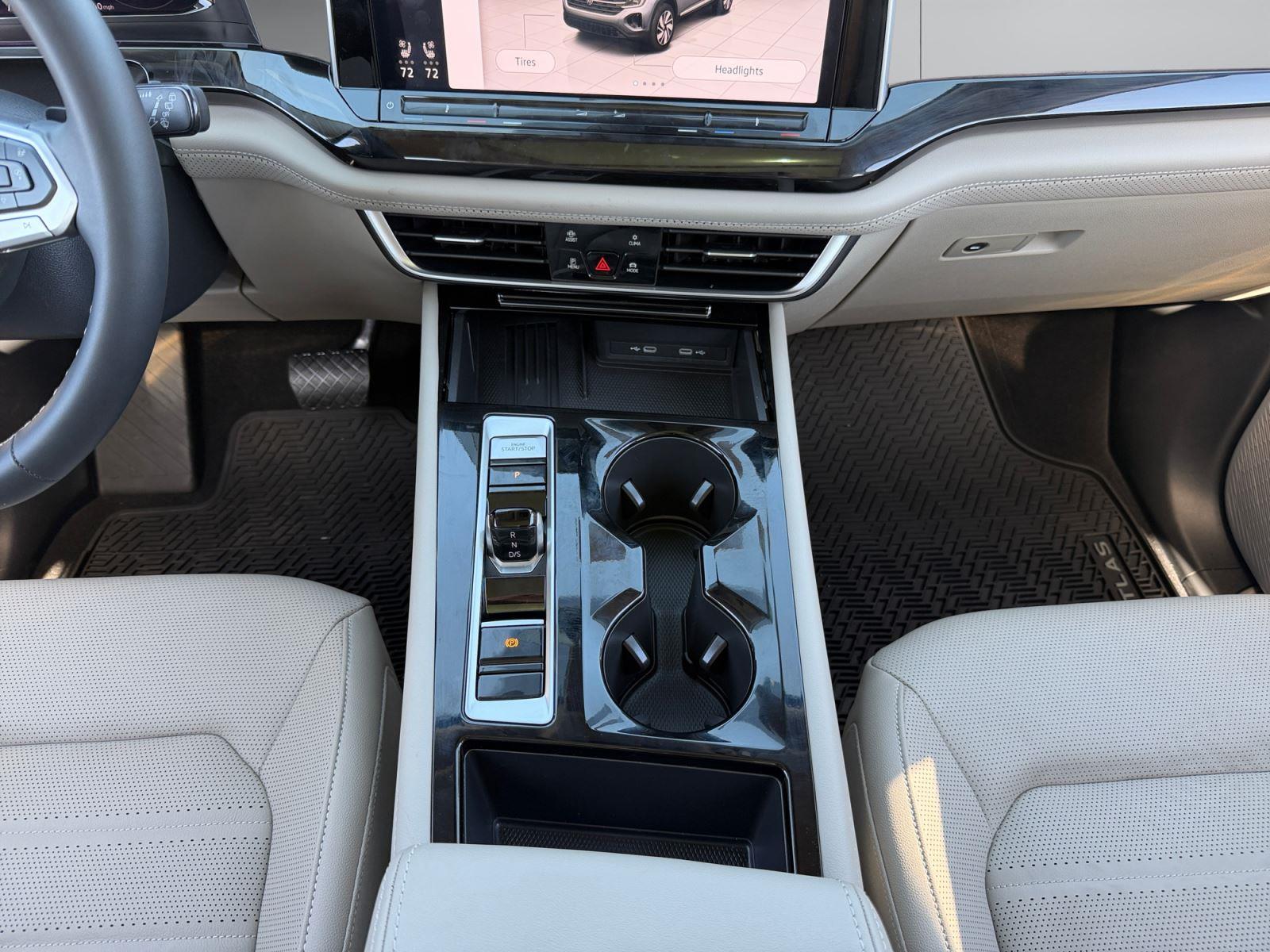 2025 Volkswagen Atlas SEL - Photo 11