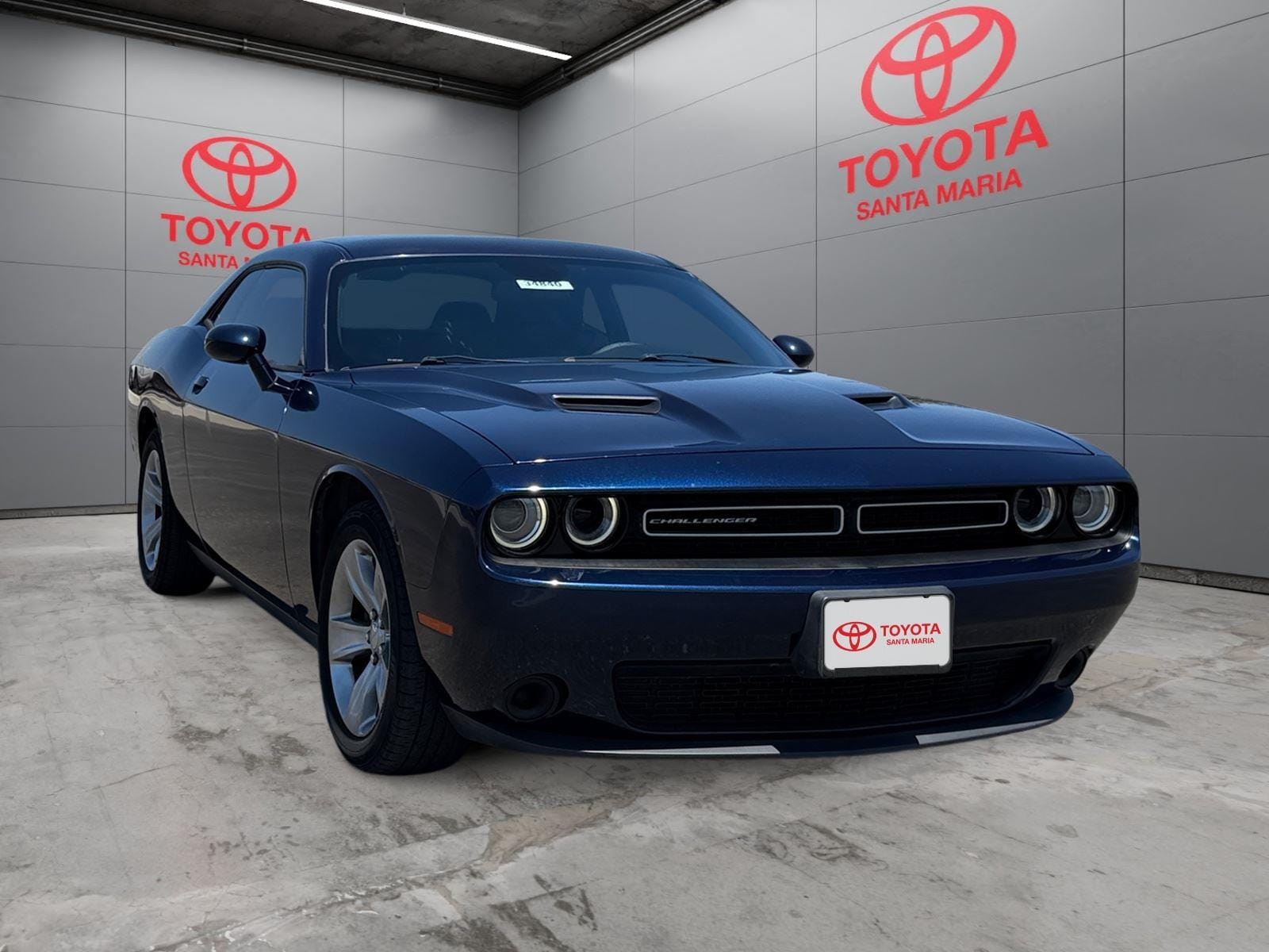 2016 Dodge Challenger SXT's photo