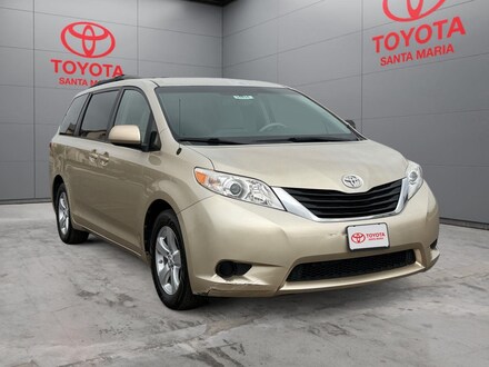 2014 Toyota Sienna LE Van