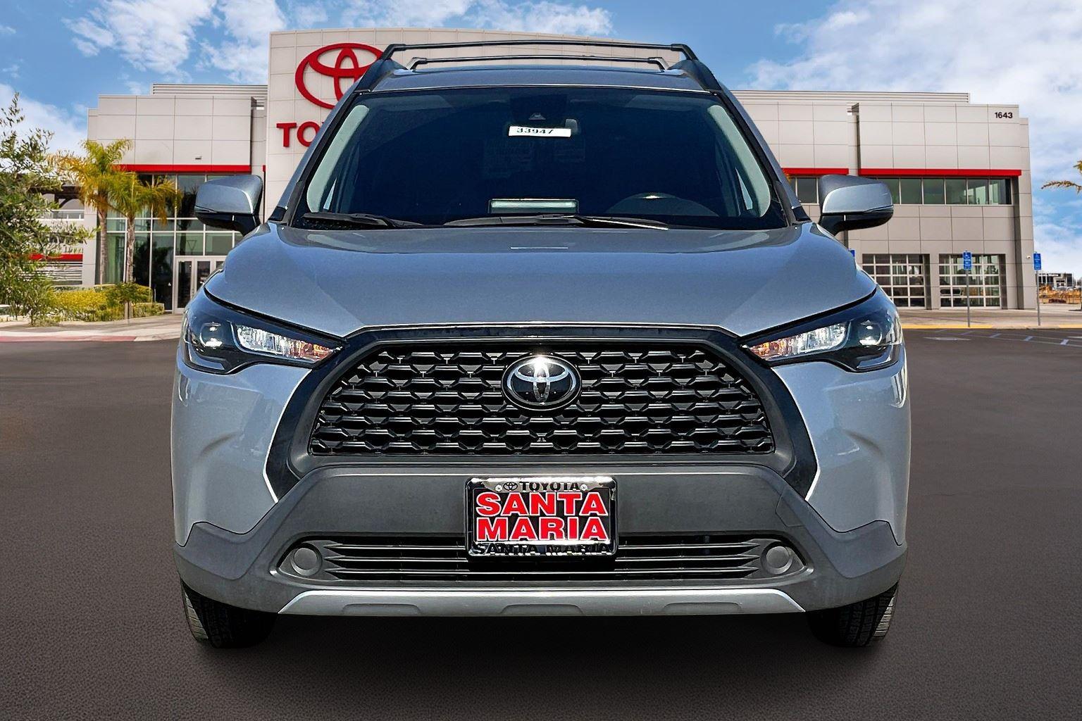 2022 Toyota Corolla Cross LE photo 3