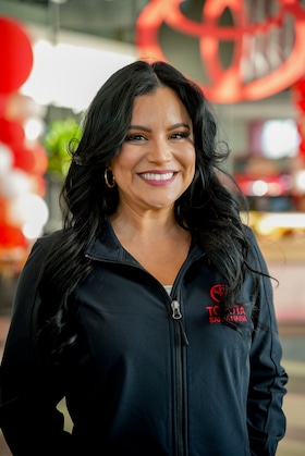 Staff member Dorothy Gonzalez from ID_ca324d691ae5