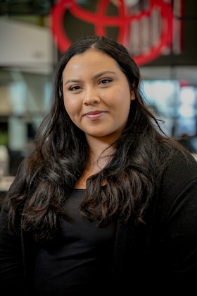 Staff member Jennifer Argueta from ID_ca324d691ae5