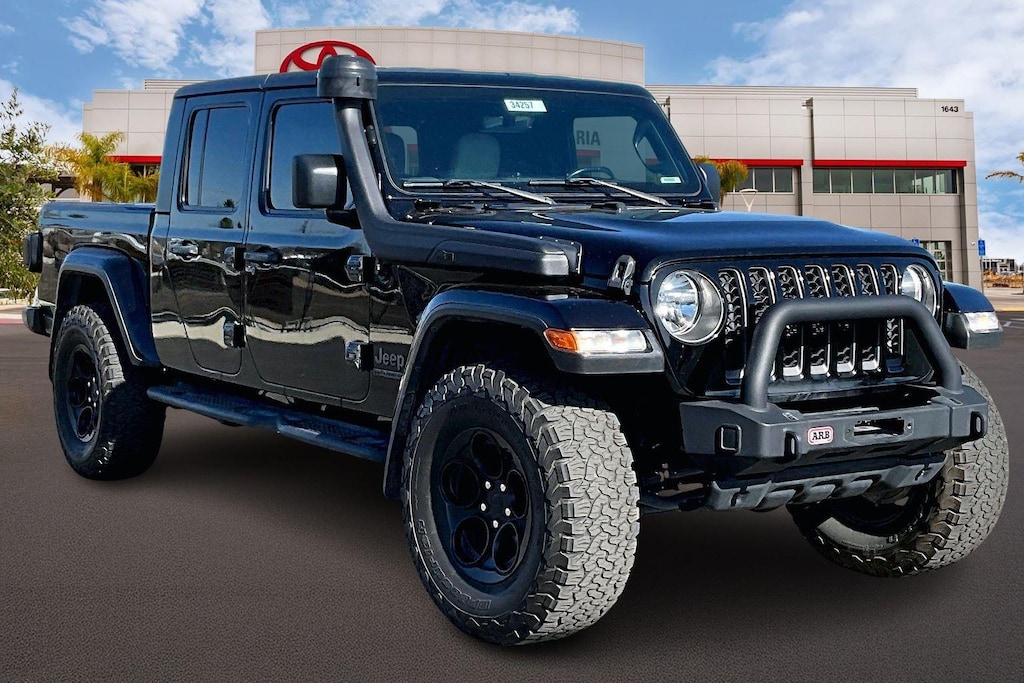 Used 2021 Jeep Gladiator Sport Truck Crew Cab