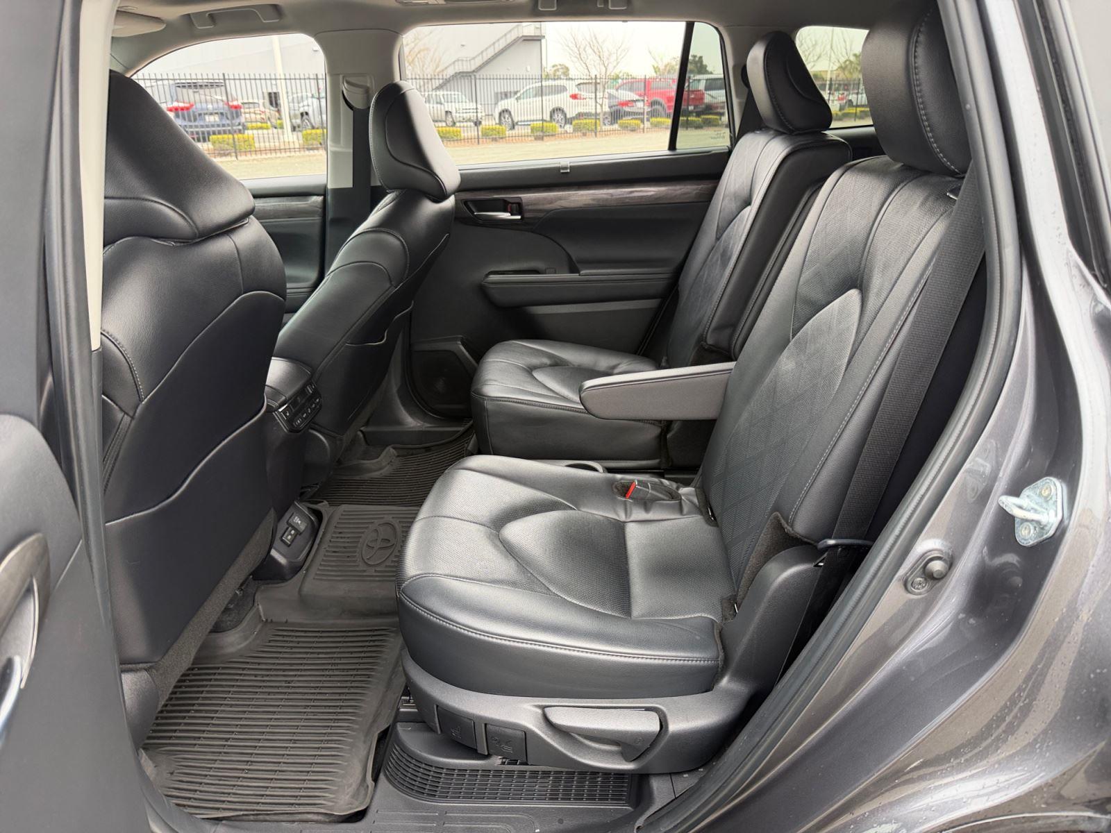 2024 Toyota Highlander Platinum - Photo 18