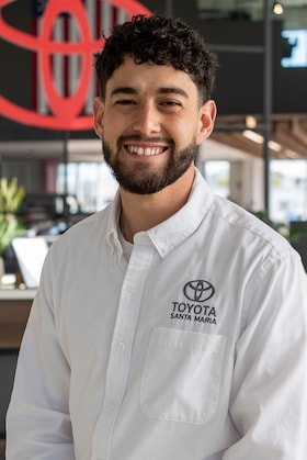 Staff member Alexis Guerrero from ID_87227e1a1399