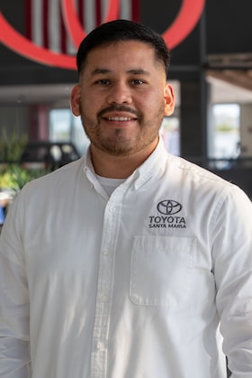 Staff member Junior Gallardo from ID_87227e1a1399