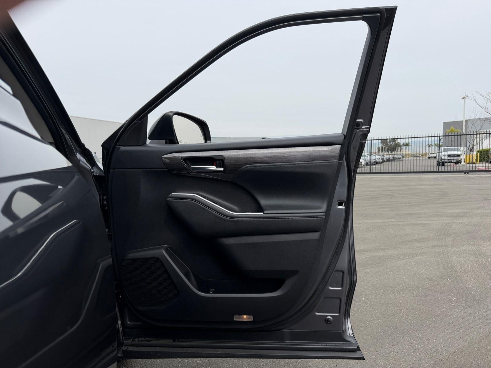 2024 Toyota Highlander Platinum - Photo 16
