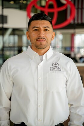 Staff member Manny Curiel from ID_87227e1a1399