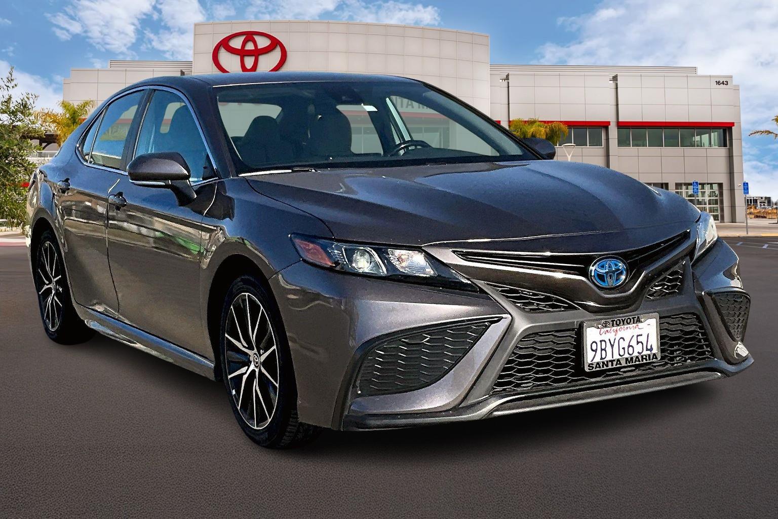 2022 Toyota Camry SE's photo