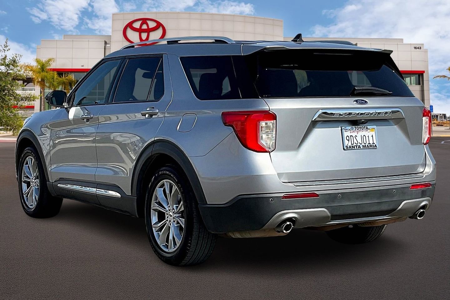 2021 Ford Explorer Limited photo 2