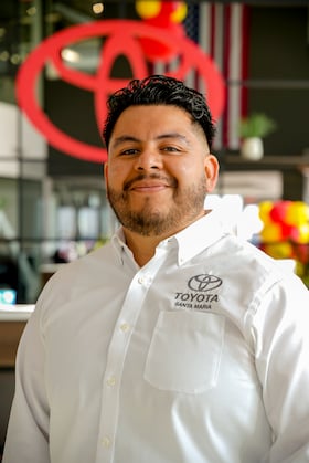 Staff member Efren Moreno from ID_87227e1a1399