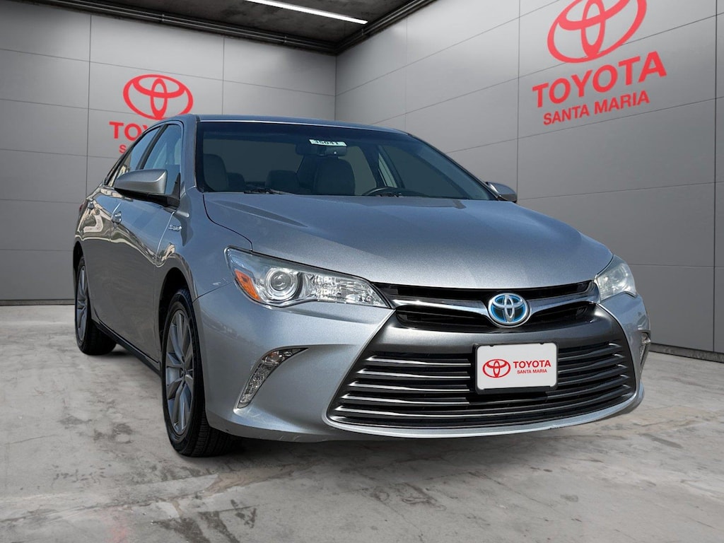 Used 2015 Toyota Camry Hybrid LE Sedan