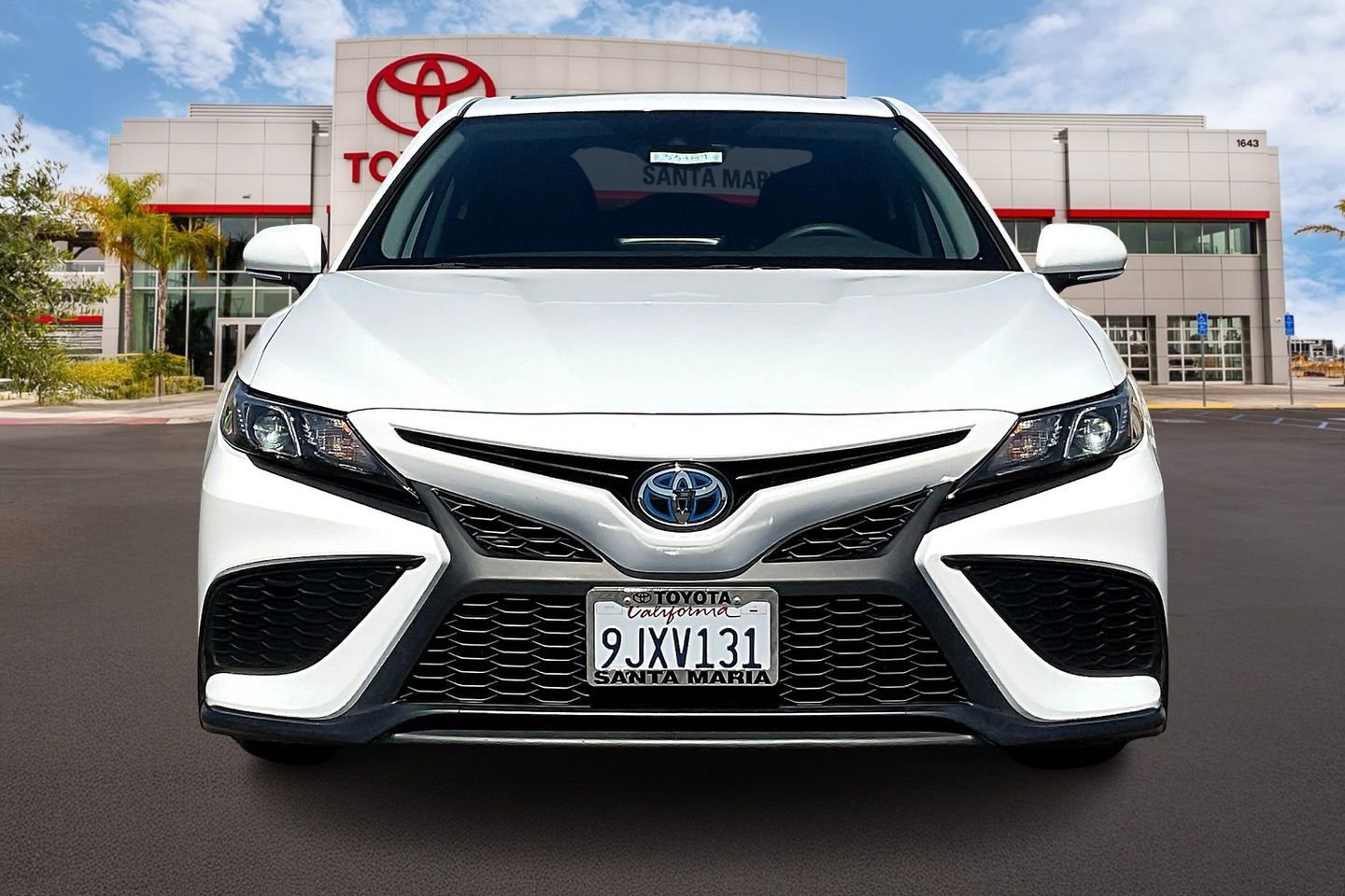 2024 Toyota Camry Hybrid SE photo 3