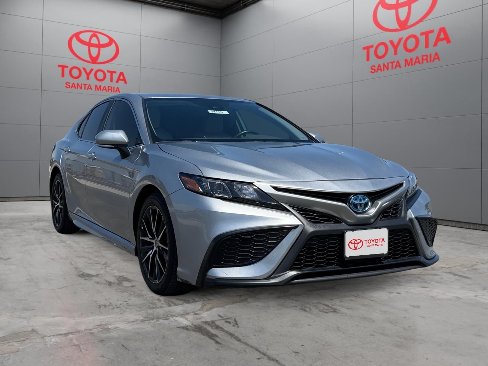 2023 Toyota Camry SE Hybrid's photo