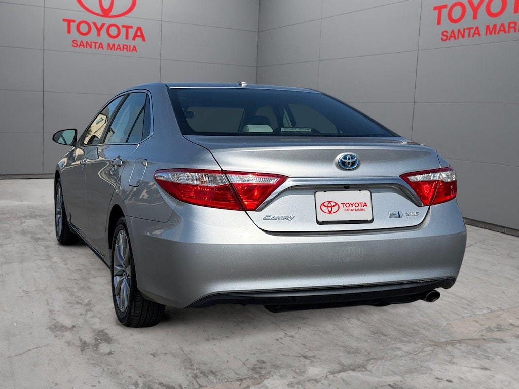 Used 2015 Toyota Camry Hybrid LE Sedan