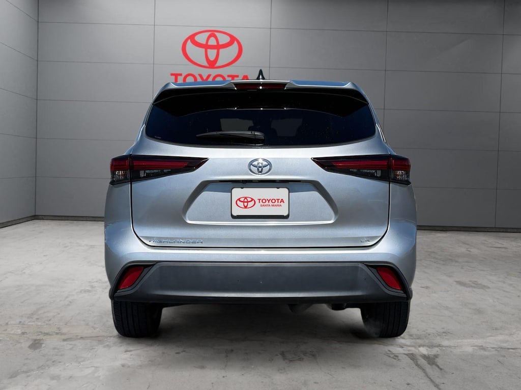 Used 2024 Toyota Highlander LE SUV
