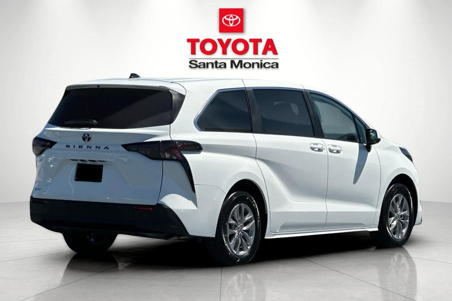 2026 Toyota Sienna LE photo 2