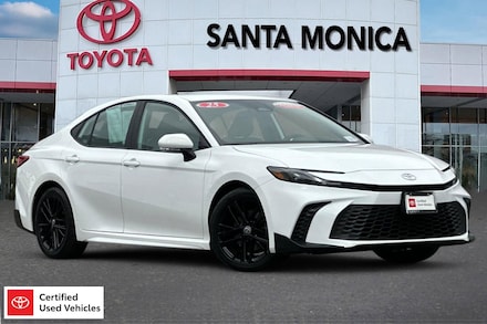 2025 Toyota Camry SE Sedan